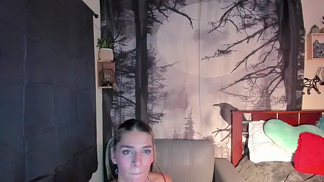 Snapshot of annyluna1 chatting on December 2025 12:18:01 AM annyluna1 online show from December 2025 12:18:01 AM