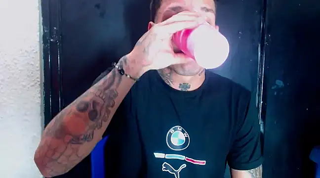 Snapshot of sebas_bigcock69 chatting on February 2025 01:32:01 AM sebas bigcock69 online show from February 2025 01:32:01 AM