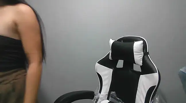 Snapshot of Miss_unknown chatting on February 2025 02:06:02 AM Miss unknown online show from February 2025 02:06:02 AM