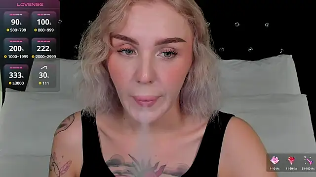 Snapshot of LianaFord chatting on October 2025 10:51:02 PM LianaFord online show from October 2025 10:51:02 PM