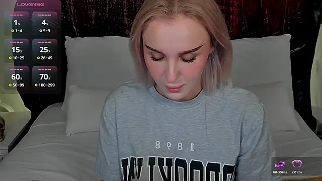 Snapshot of LianaFord chatting on October 2025 10:34:02 PM LianaFord online show from October 2025 10:34:02 PM