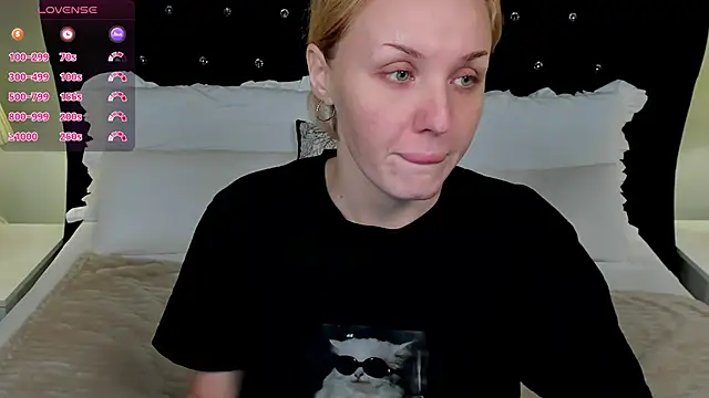 Snapshot of LianaFord chatting on November 2025 08:33:02 PM LianaFord online show from November 2025 08:33:02 PM