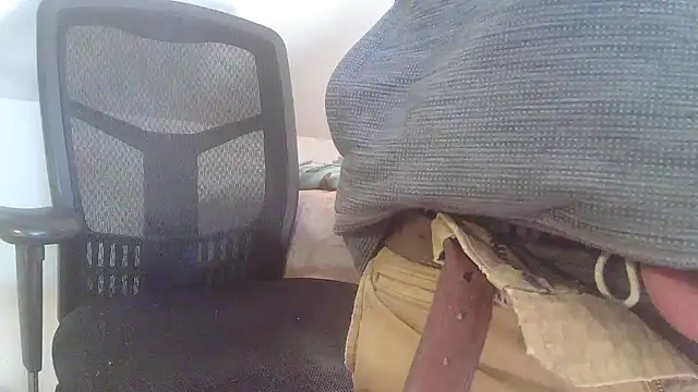 Snapshot of OralDesires2 chatting on March 2025 03:39:01 PM OralDesires2 online show from March 2025 03:39:01 PM