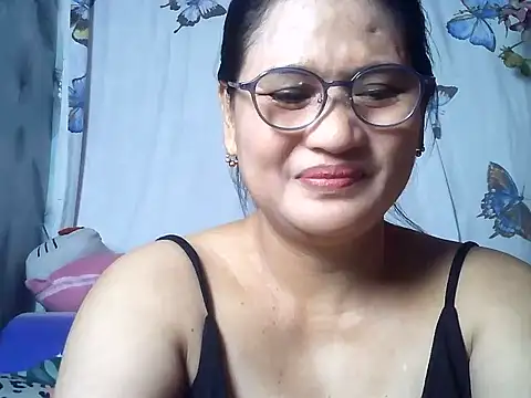 Snapshot of Amazing_Angel22 chatting on June 2026 10:34:01 PM Amazing Angel22 online show from June 2026 10:34:01 PM