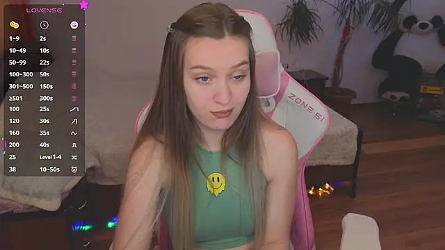 Snapshot of CyrilaPuff chatting on December 2024 04:55:02 AM CyrilaPuff online show from December 2024 04:55:02 AM