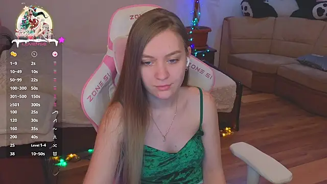 Snapshot of CyrilaPuff chatting on December 2024 06:39:01 AM CyrilaPuff online show from December 2024 06:39:01 AM
