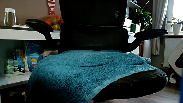 suedel65 online show from September 2025 03:38:01 PM