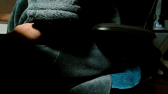 suedel65 online show from November 2025 04:22:02 AM