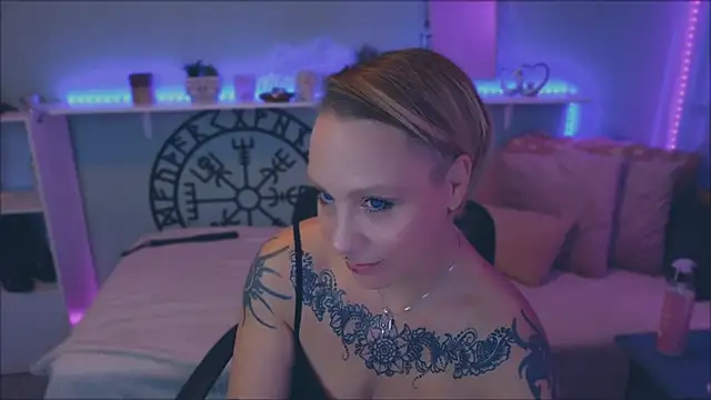 Snapshot of Jan_ina chatting on December 2024 05:00:01 PM Jan ina online show from December 2024 05:00:01 PM