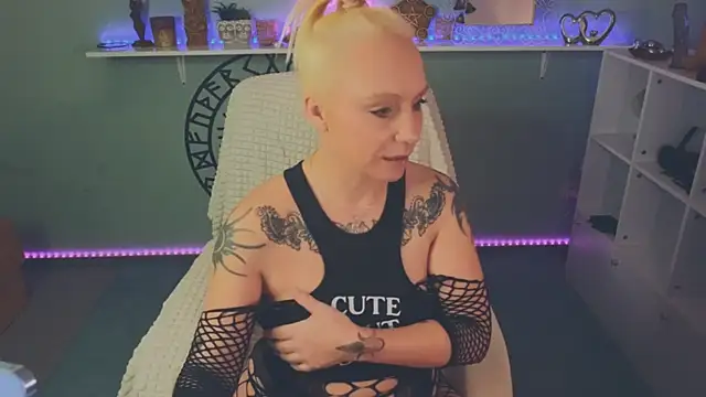 Snapshot of Jan_ina chatting on January 2025 07:28:01 AM Jan ina online show from January 2025 07:28:01 AM