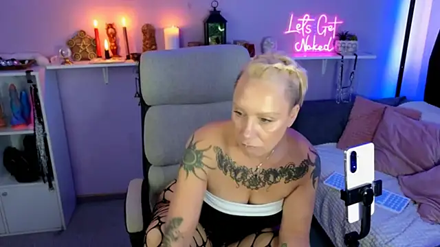 Snapshot of Jan_ina chatting on October 2025 10:27:01 AM Jan ina online show from October 2025 10:27:01 AM