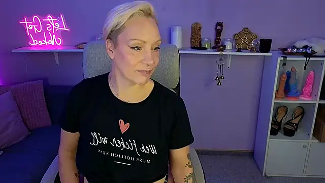 Snapshot of Jan_ina chatting on November 2025 06:07:01 PM Jan ina online show from November 2025 06:07:01 PM