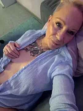 Snapshot of Jan_ina chatting on November 2025 06:35:02 AM Jan ina online show from November 2025 06:35:02 AM