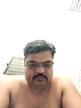 Snapshot of Desi_Londa_143 chatting on November 2025 05:40:02 PM Desi Londa 143 online show from November 2025 05:40:02 PM