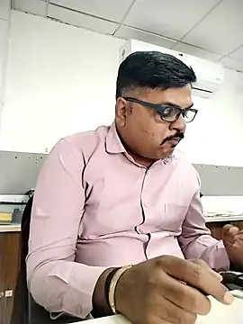 Snapshot of Desi_Londa_143 chatting on December 2025 07:57:02 AM Desi Londa 143 online show from December 2025 07:57:02 AM