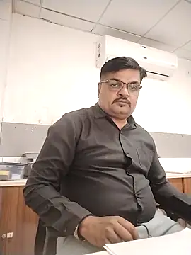 Snapshot of Desi_Londa_143 chatting on December 2025 04:53:02 AM Desi Londa 143 online show from December 2025 04:53:02 AM