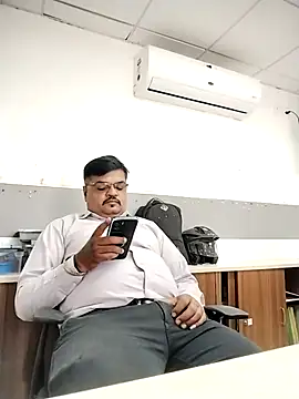 Snapshot of Desi_Londa_143 chatting on December 2025 06:00:01 AM Desi Londa 143 online show from December 2025 06:00:01 AM