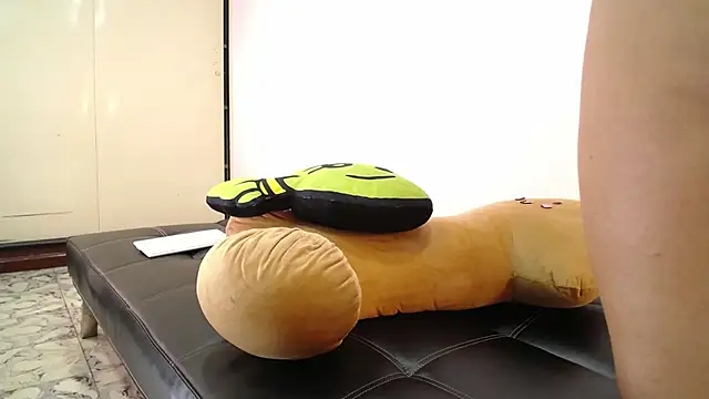 Snapshot of S_Mia chatting on October 2025 01:18:01 PM S Mia online show from October 2025 01:18:01 PM