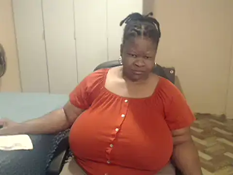Snapshot of sweetnoziexx chatting on May 2026 04:41:02 AM sweetnoziexx online show from May 2026 04:41:02 AM