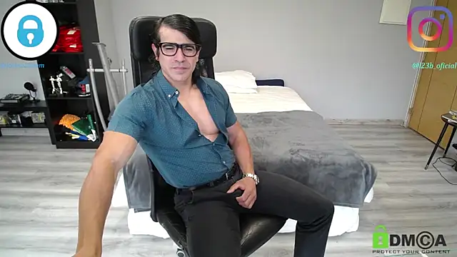 samricci21 online show from April 2026 10:54:02 AM