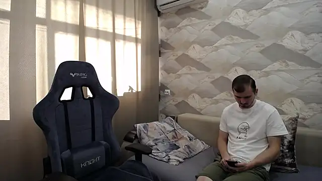 Snapshot of SerzhKorol1 chatting on November 2025 06:01:01 AM SerzhKorol1 online show from November 2025 06:01:01 AM