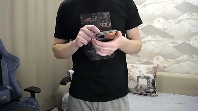 Snapshot of SerzhKorol1 chatting on November 2025 04:40:02 AM SerzhKorol1 online show from November 2025 04:40:02 AM