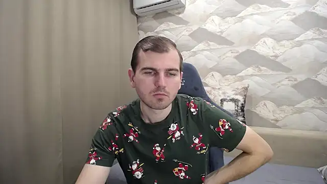 Snapshot of SerzhKorol1 chatting on December 2025 04:32:01 AM SerzhKorol1 online show from December 2025 04:32:01 AM