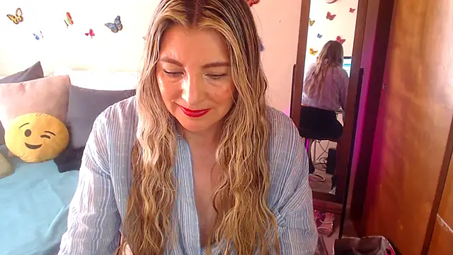 Jolie-Mature online show from October 2025 08:43:02 PM