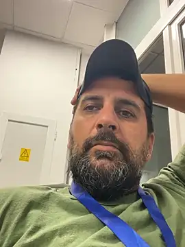 Snapshot of TigerOne19 chatting on November 2025 04:17:01 PM TigerOne19 online show from November 2025 04:17:01 PM