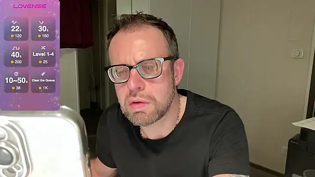 Snapshot of FABIOGLASSES chatting on January 2025 09:10:01 PM FABIOGLASSES online show from January 2025 09:10:01 PM