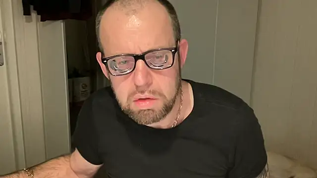 Snapshot of FABIOGLASSES chatting on November 2025 10:08:02 PM FABIOGLASSES online show from November 2025 10:08:02 PM