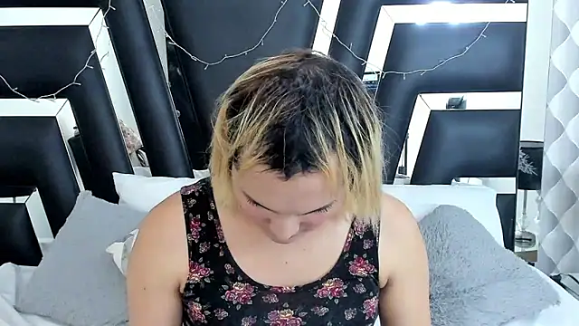 Snapshot of katya_kozlov chatting on March 2025 04:07:02 AM katya kozlov online show from March 2025 04:07:02 AM