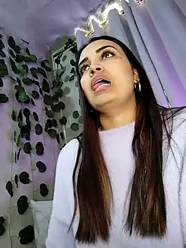 aisha es online show from February 2025 06:19:01 PM