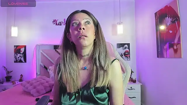 Snapshot of Karly_moon chatting on November 2025 05:18:01 AM Karly moon online show from November 2025 05:18:01 AM