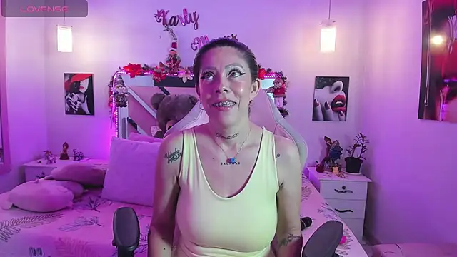 Snapshot of Karly_moon chatting on November 2025 10:47:02 PM Karly moon online show from November 2025 10:47:02 PM