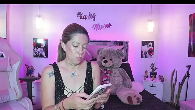 Karly moon online show from April 2026 10:22:01 PM