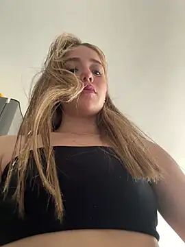 Snapshot of ShelbyHagen chatting on January 2025 07:32:02 PM ShelbyHagen online show from January 2025 07:32:02 PM