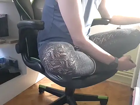 Snapshot of feathersify chatting on November 2025 06:51:02 AM feathersify online show from November 2025 06:51:02 AM