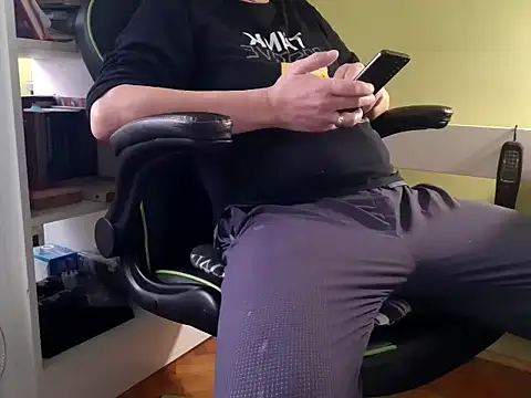 Snapshot of feathersify chatting on November 2025 07:30:02 AM feathersify online show from November 2025 07:30:02 AM