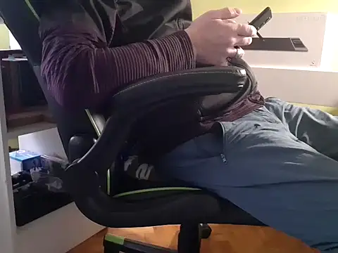 Snapshot of feathersify chatting on November 2025 07:08:02 AM feathersify online show from November 2025 07:08:02 AM