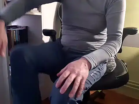 Snapshot of feathersify chatting on November 2025 06:47:02 AM feathersify online show from November 2025 06:47:02 AM