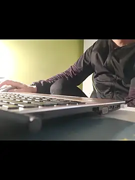 feathersify online show from December 2025 11:38:02 AM