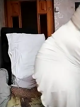 ImyoursLilu32 online show from December 2025 04:15:01 PM