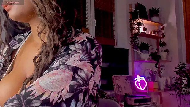 Snapshot of Ana_Peachy_ chatting on December 2024 11:16:02 PM Ana Peachy  online show from December 2024 11:16:02 PM