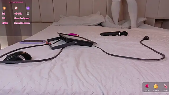 Snapshot of Megan_browns1 chatting on November 2025 01:00:02 PM Megan browns1 online show from November 2025 01:00:02 PM