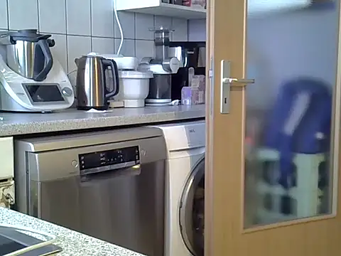 Snapshot of dragon77chelsi chatting on December 2025 08:30:01 AM dragon77chelsi online show from December 2025 08:30:01 AM