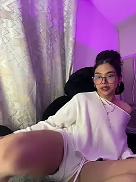 Snapshot of Samantha_Bernardo chatting on June 2026 05:21:01 AM Samantha Bernardo online show from June 2026 05:21:01 AM