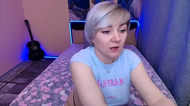 BlondPearl online show from September 2025 08:30:02 PM