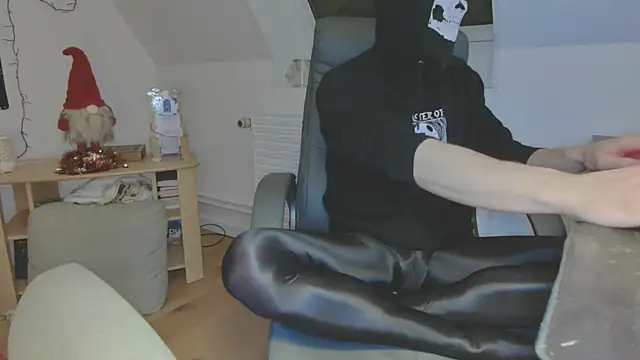 Snapshot of Nyl0nnickb0y chatting on January 2026 07:30:01 PM Nyl0nnickb0y online show from January 2026 07:30:01 PM