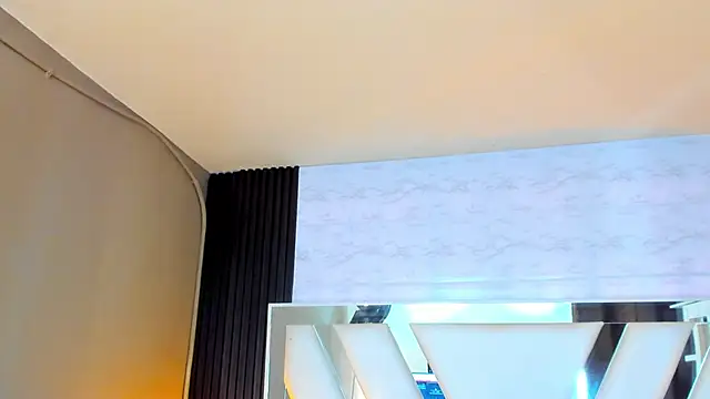 Linda4Petite online show from November 2025 06:01:02 PM